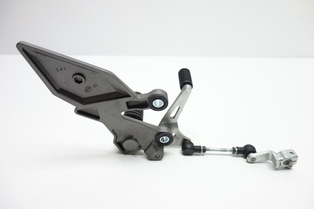 Kawasaki Z125 Z 125 Fahrerfußraste Fußraste Fußrastenanlage links