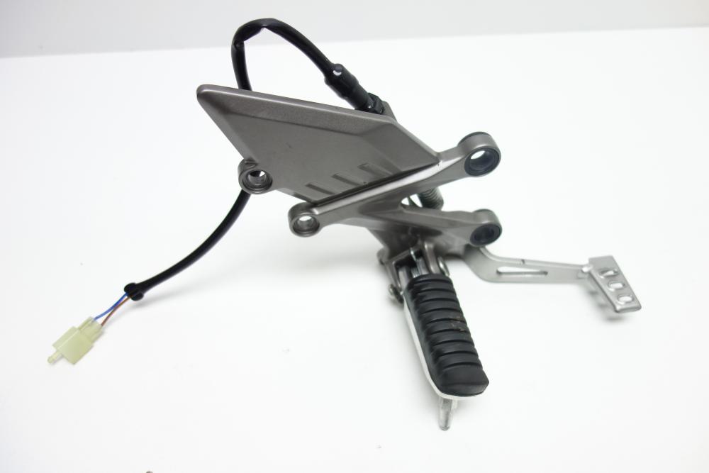 Kawasaki Z125 Z 125 Fußrastenanlage Fußraste rechts Bremspedal