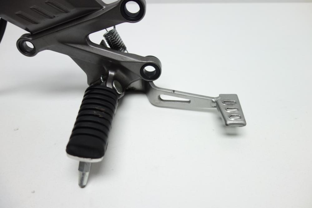 Preview: Kawasaki Z125 Z 125 Fußrastenanlage Fußraste rechts Bremspedal