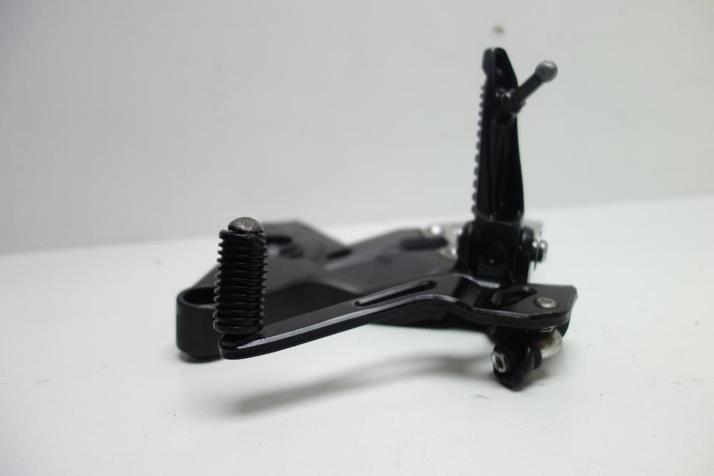 Preview: Kawasaki ZH2 Z H2 Fahrerfußrastenanlage Fußraste Träger links