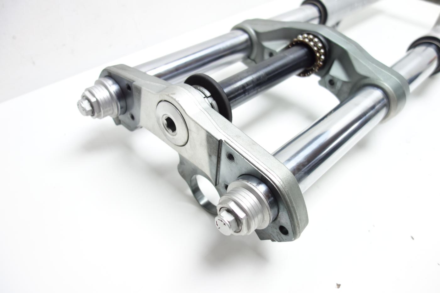 Moto Guzzi Breva 1100 Gabel Gabelholm Gabelbrücke