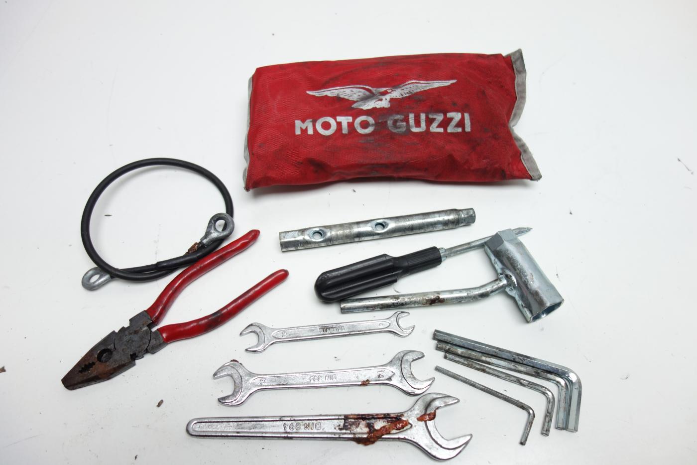 Moto Guzzi Breva 1100 Bordwerkzeug