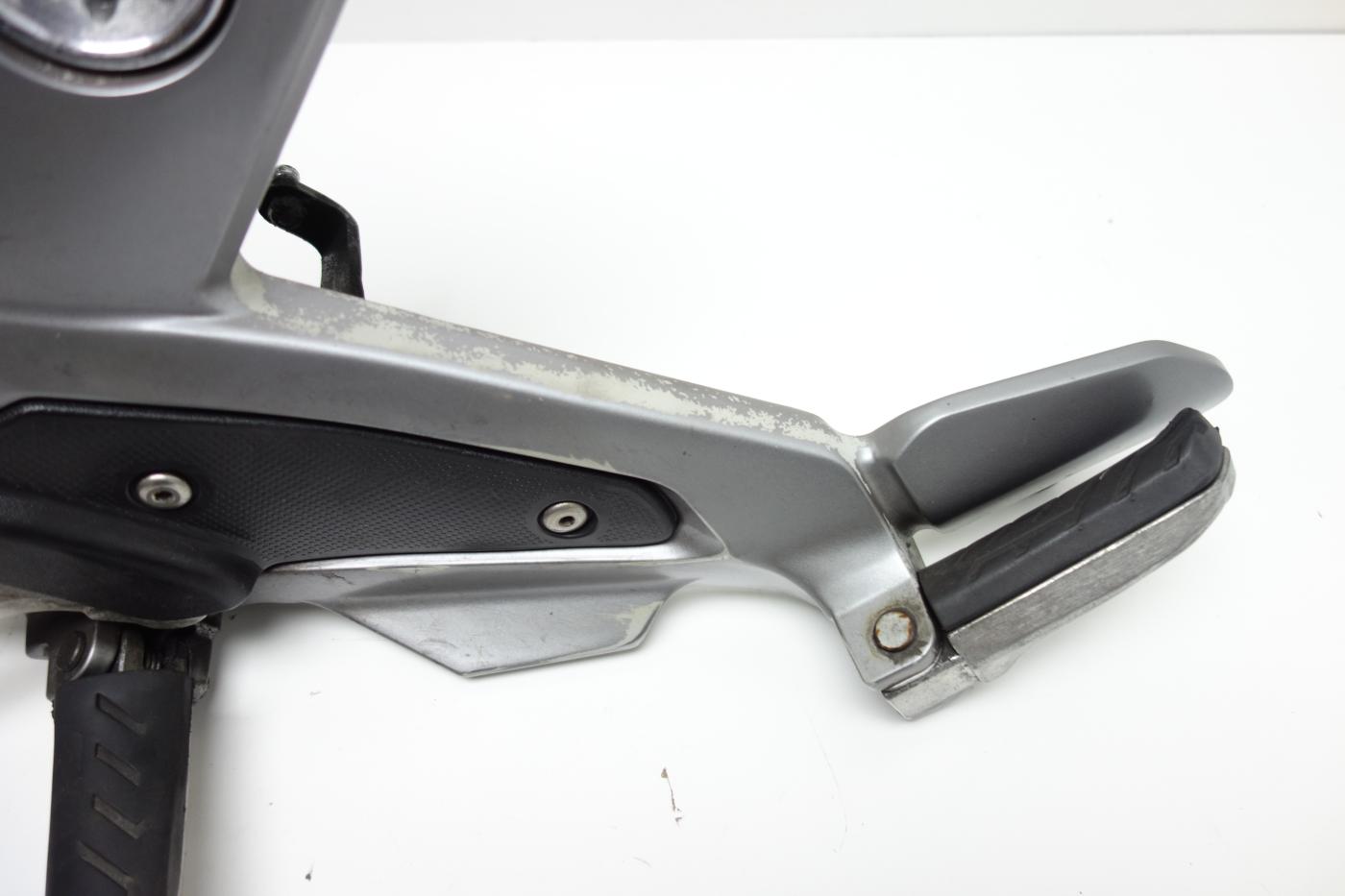 Moto Guzzi Breva 1100 Fußrastenträger Fußraste links Schalthebel