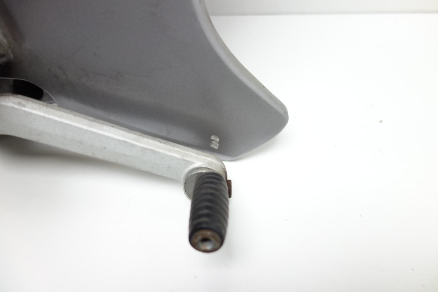 Moto Guzzi Breva 1100 Fußrastenträger Fußraste rechts Bremspedal