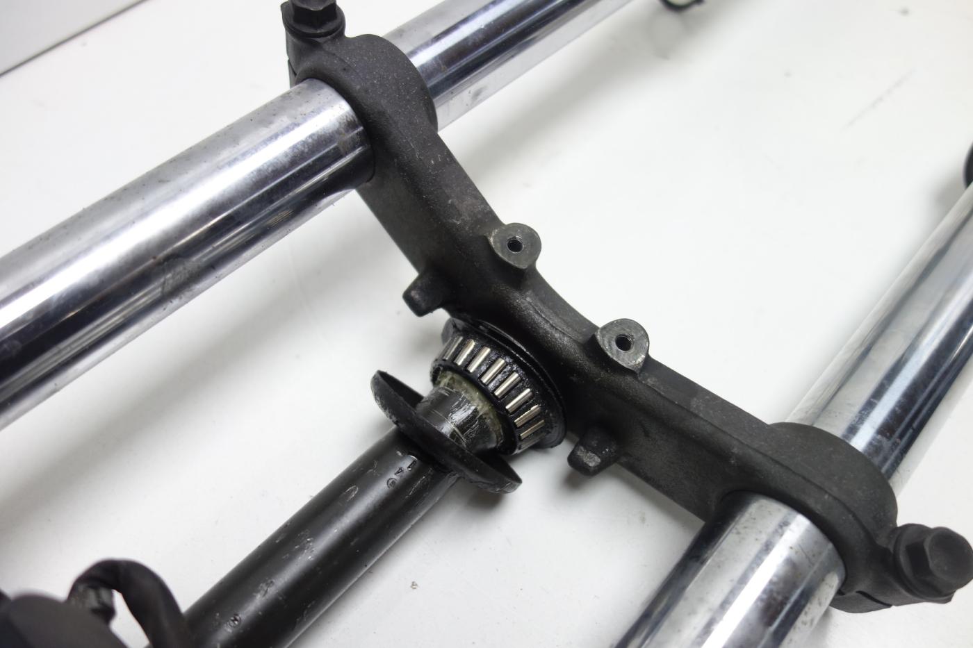 Kawasaki ER 5 ER5 Gabel Gabelholm Gabelbrücke Zündschloss