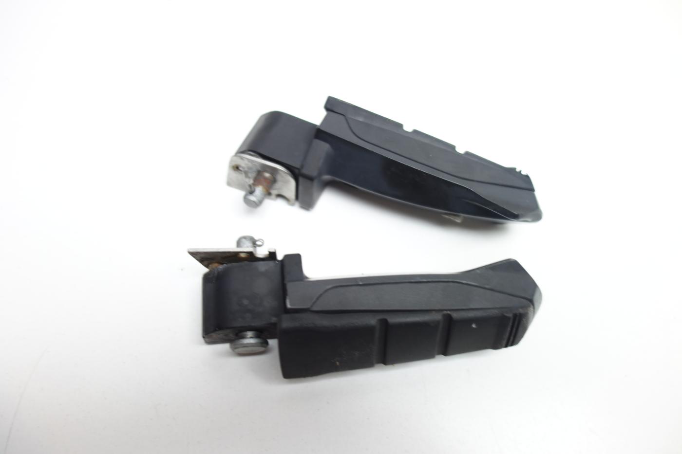 BMW F650CS F 650 CS Scarver Soziusfußrasten hinten rechts links