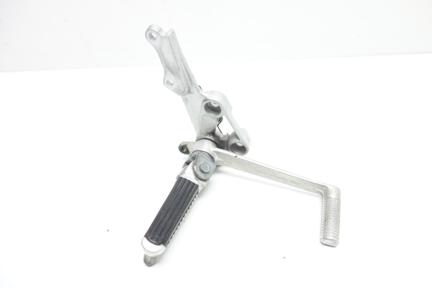 Suzuki SV 650 N Fußraste Fußrastenanlage rechts Bremspedal