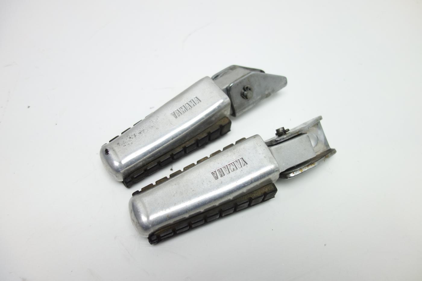 Yamaha XV 535 Virago Soziusfußraste rechts links