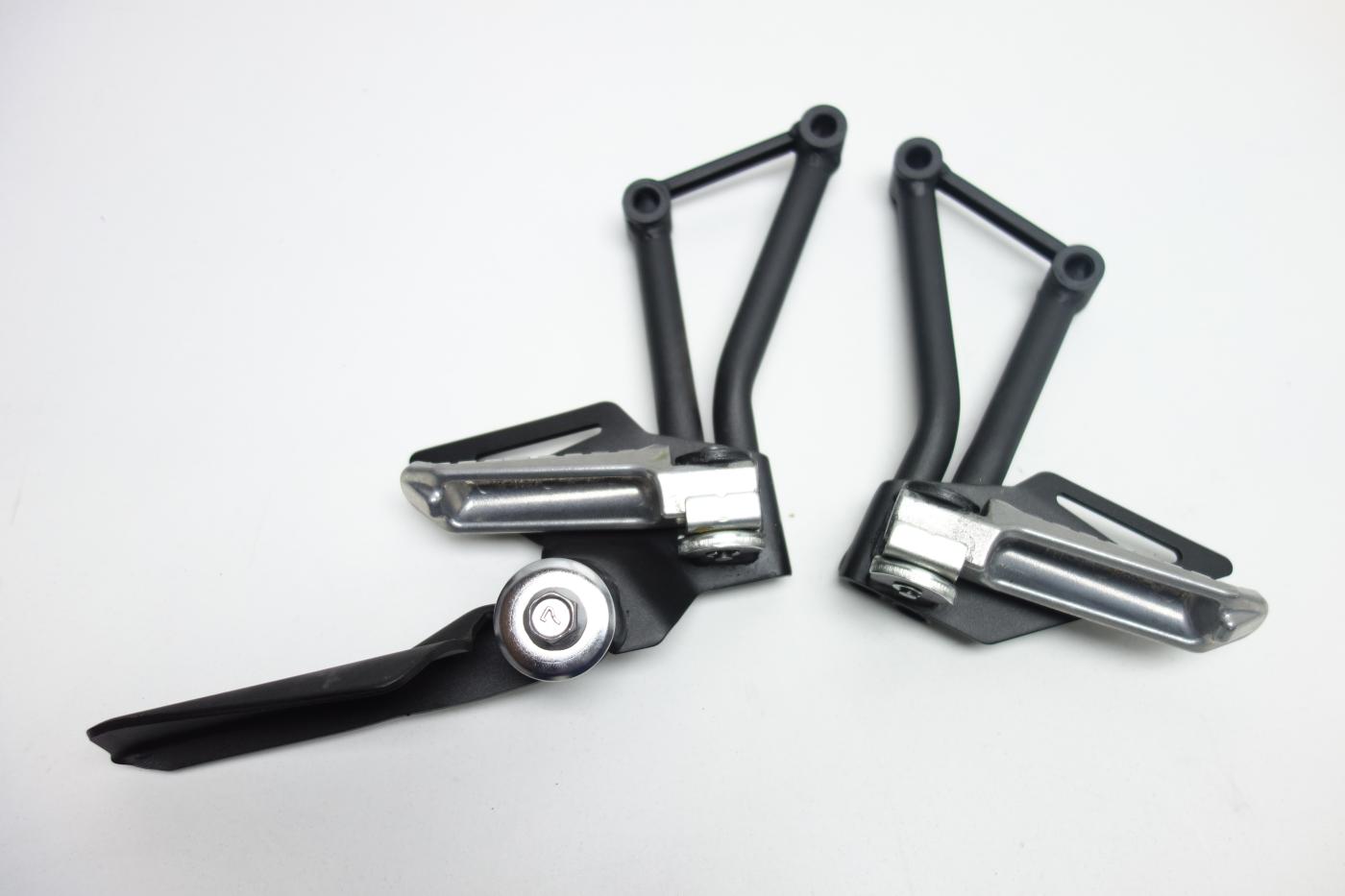 Kawasaki Z125 Z 125 Soziusfußraste Fußraste hinten rechts links