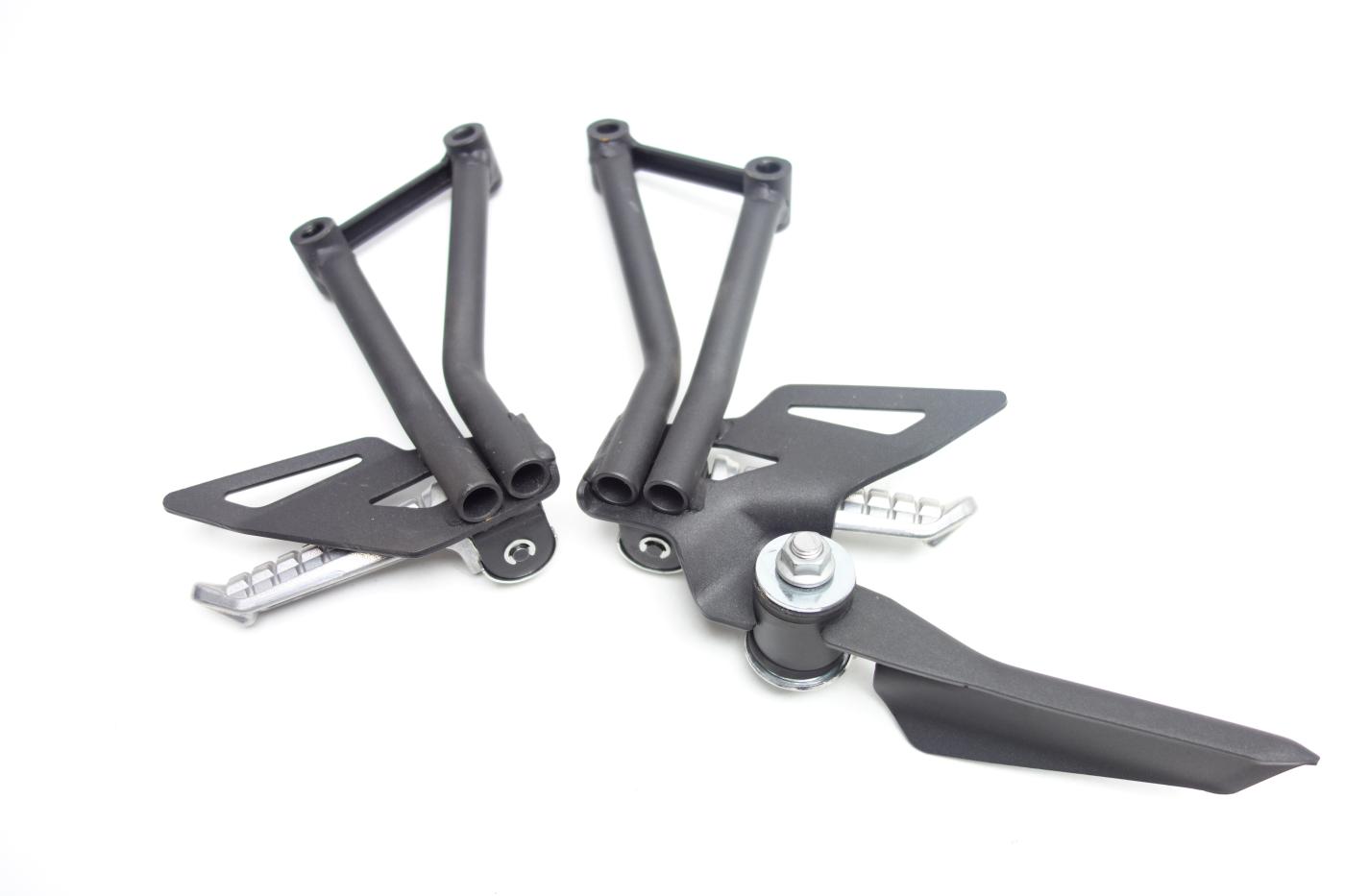 Kawasaki Z125 Z 125 Soziusfußraste Fußraste hinten rechts links