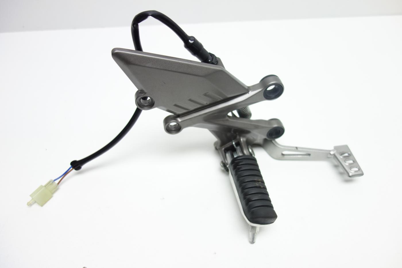 Kawasaki Z125 Z 125 Fußrastenanlage Fußraste rechts Bremspedal